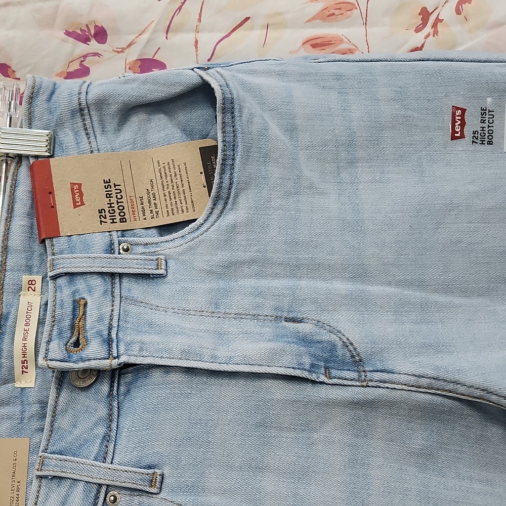 Levi's High Rise Bootcut NWT - Picture 2 of 4